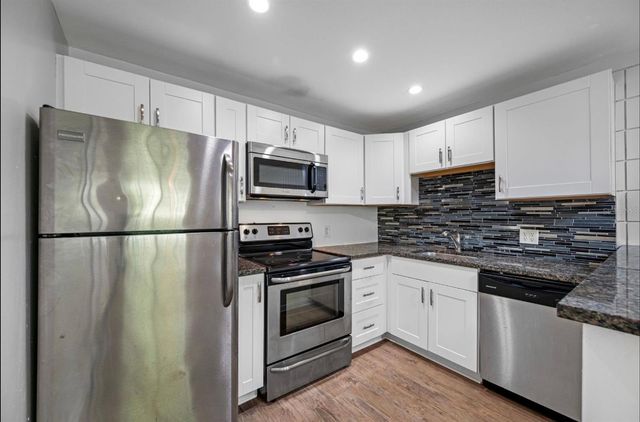 3211 W DE LEON STREET, Tampa, FL 33609