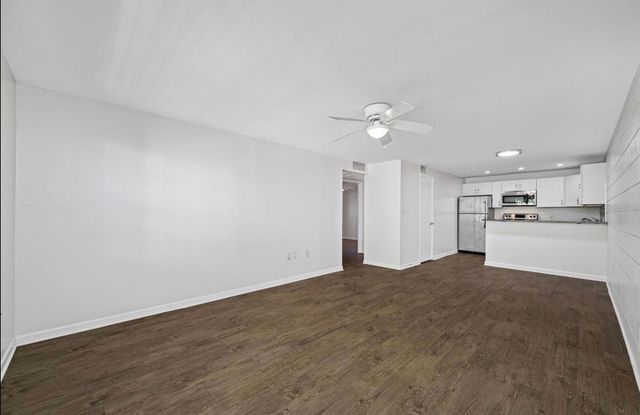 3211 W DE LEON STREET, Tampa, FL 33609