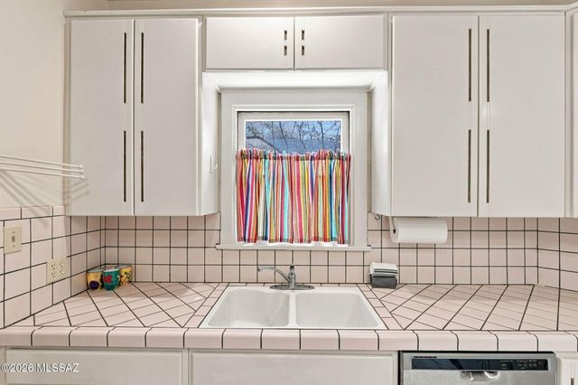 2040 E Hawthorne Street, Tucson, AZ 85719
