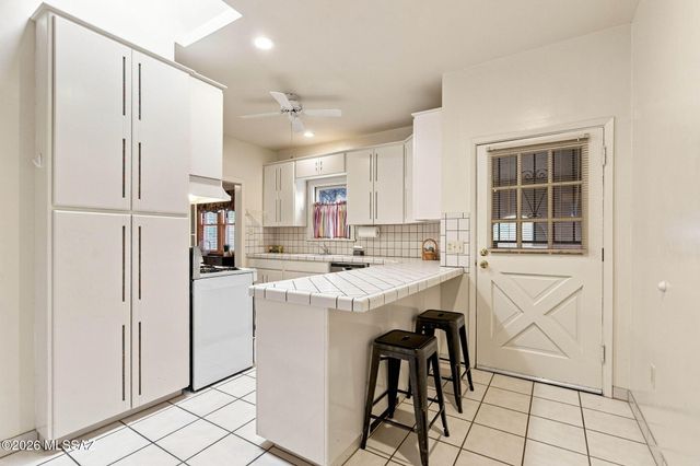 2040 E Hawthorne Street, Tucson, AZ 85719
