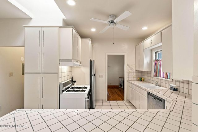2040 E Hawthorne Street, Tucson, AZ 85719