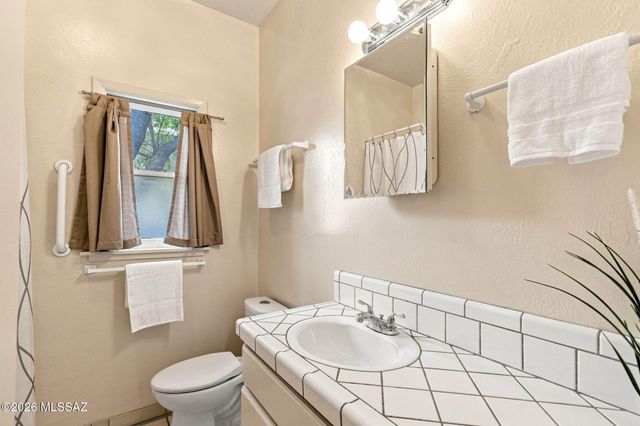 2040 E Hawthorne Street, Tucson, AZ 85719