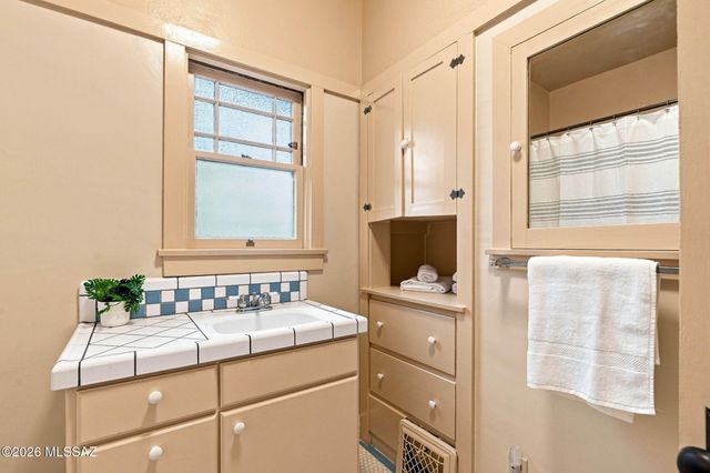 2040 E Hawthorne Street, Tucson, AZ 85719