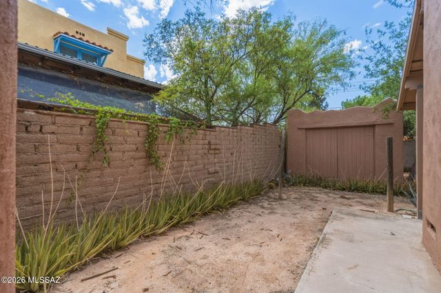 2040 E Hawthorne Street, Tucson, AZ 85719