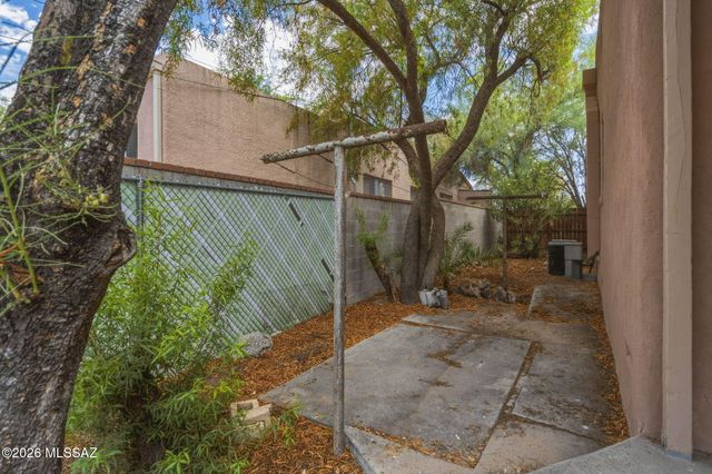 2040 E Hawthorne Street, Tucson, AZ 85719