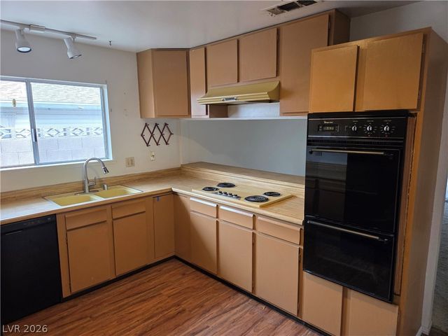 7725 Genzer Drive, Las Vegas, NV 89145