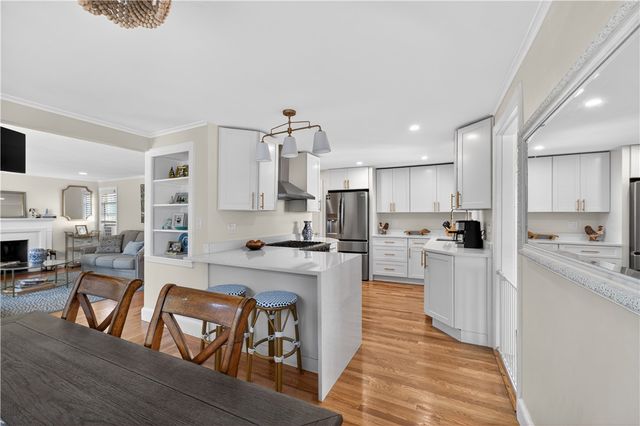 9 Milton Road, Barrington, RI 02806