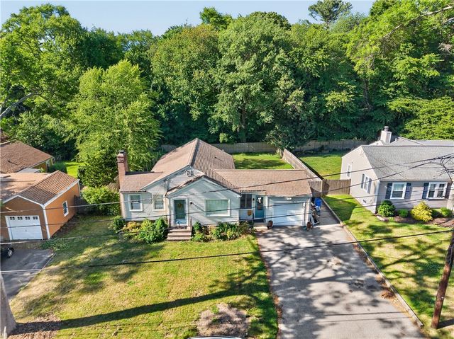 9 Milton Road, Barrington, RI 02806