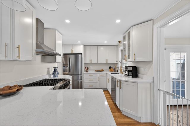 9 Milton Road, Barrington, RI 02806