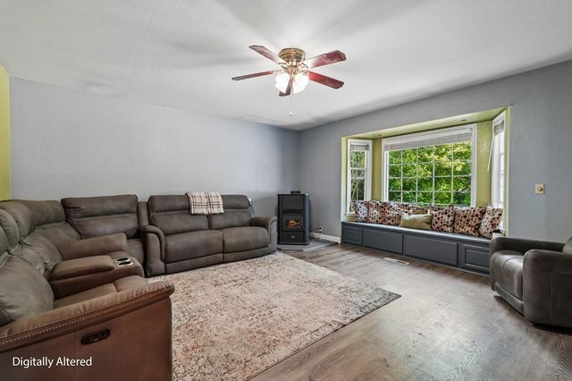 3611 Cambridge Rd, Cameron Park, CA 95682