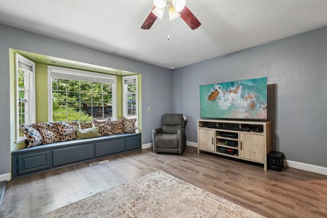 3611 Cambridge Rd, Cameron Park, CA 95682