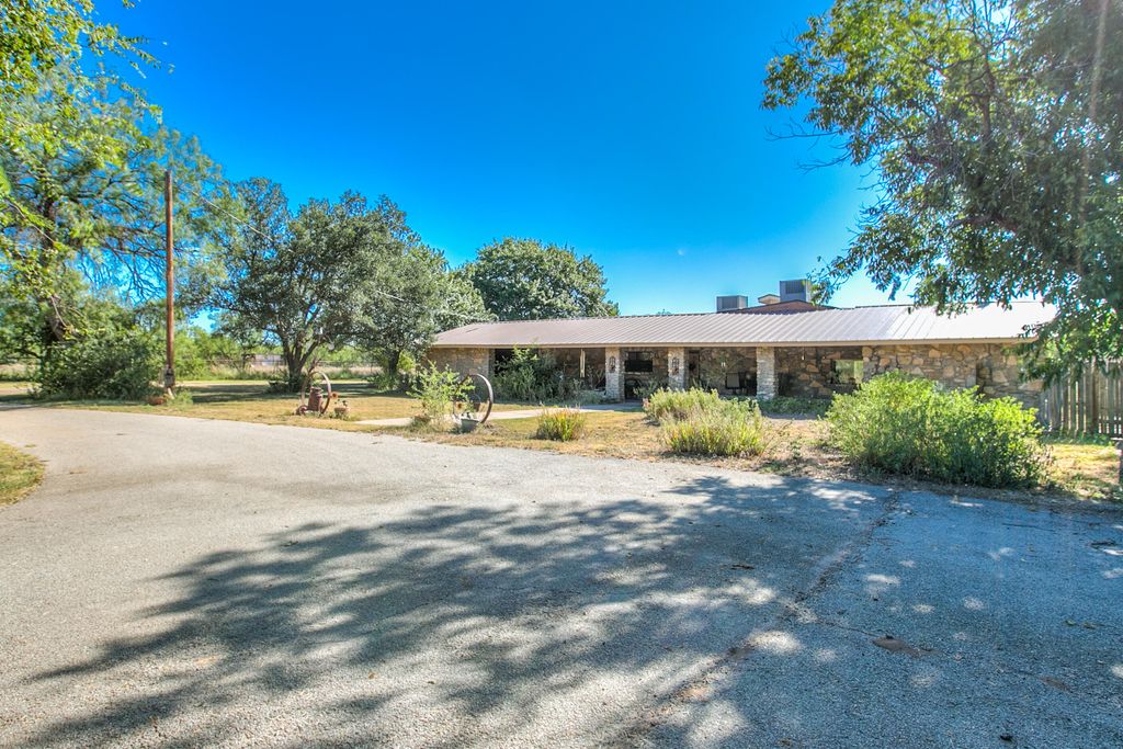 Image 1 of property listing at 5490 S State Highway 208, San Angelo, TX 76903
