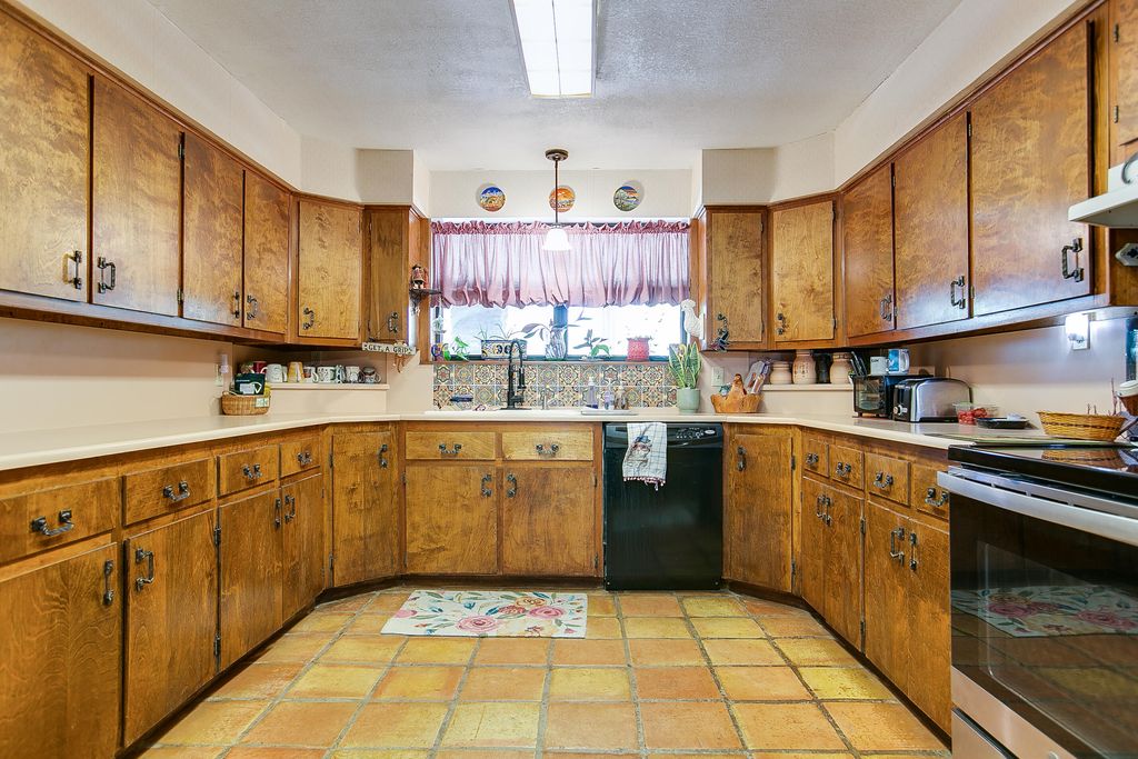 Image 11 of property listing at 5490 S State Highway 208, San Angelo, TX 76903