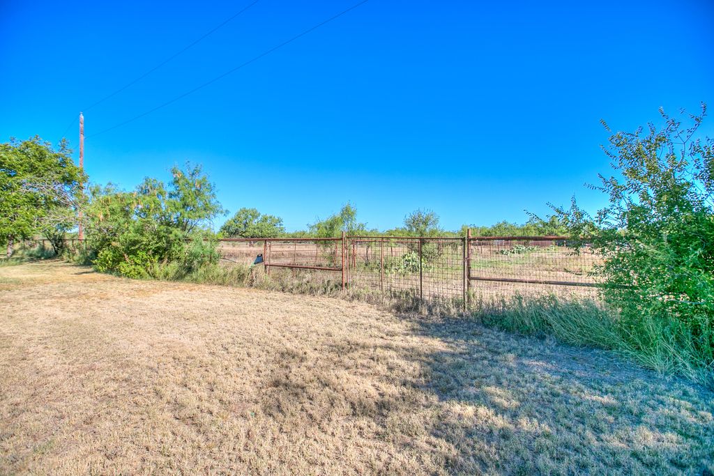 Image 36 of property listing at 5490 S State Highway 208, San Angelo, TX 76903