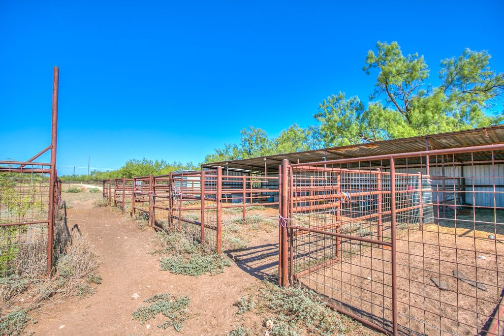 Image 39 of property listing at 5490 S State Highway 208, San Angelo, TX 76903