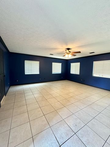 280 Owens Road, Fort Mitchell, AL 36856