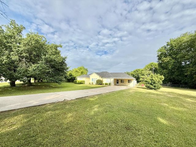 280 Owens Road, Fort Mitchell, AL 36856