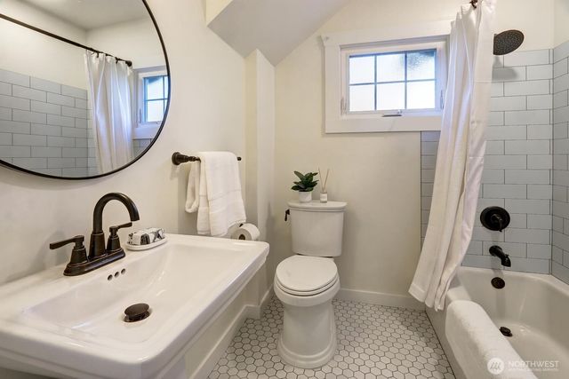 520 W Smith Street, Seattle, WA 98119