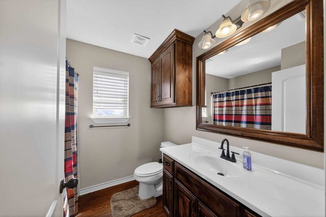 106 Ally Kate Dr, Chandler, TX 75758