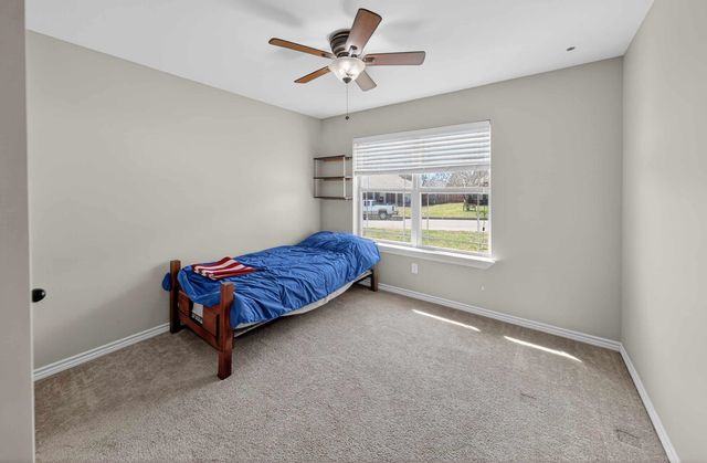 106 Ally Kate Dr, Chandler, TX 75758