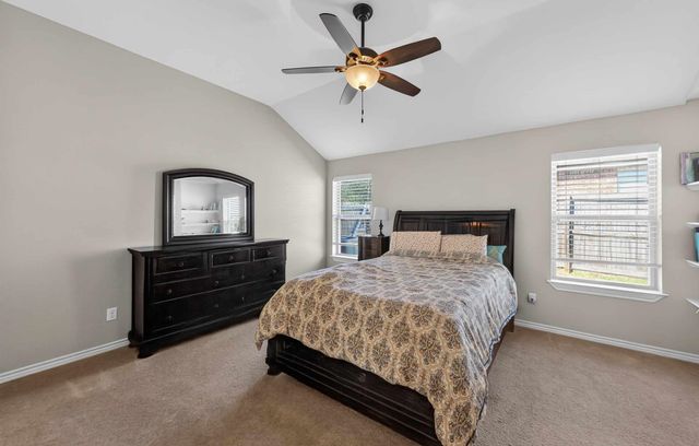 106 Ally Kate Dr, Chandler, TX 75758