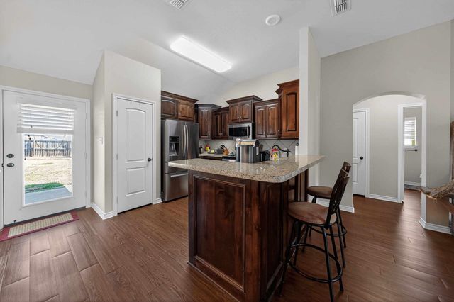 106 Ally Kate Dr, Chandler, TX 75758