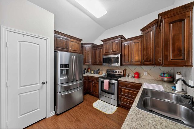 106 Ally Kate Dr, Chandler, TX 75758