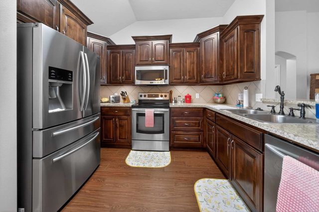 106 Ally Kate Dr, Chandler, TX 75758