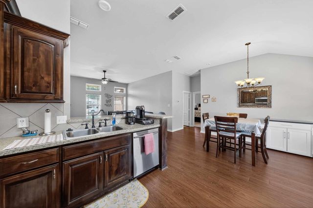 106 Ally Kate Dr, Chandler, TX 75758