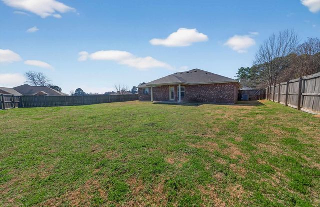 106 Ally Kate Dr, Chandler, TX 75758