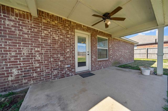 106 Ally Kate Dr, Chandler, TX 75758