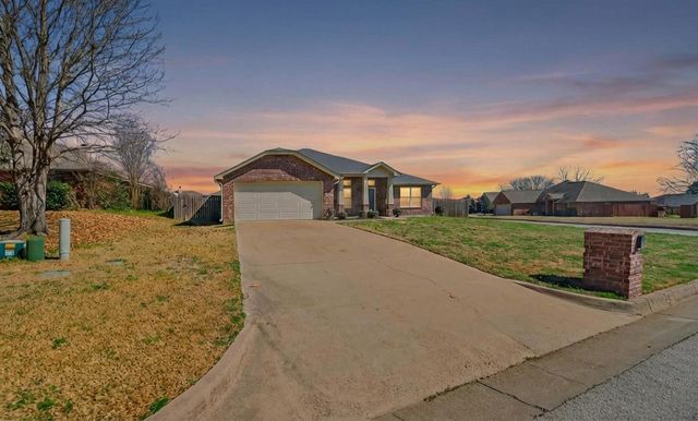 106 Ally Kate Dr, Chandler, TX 75758