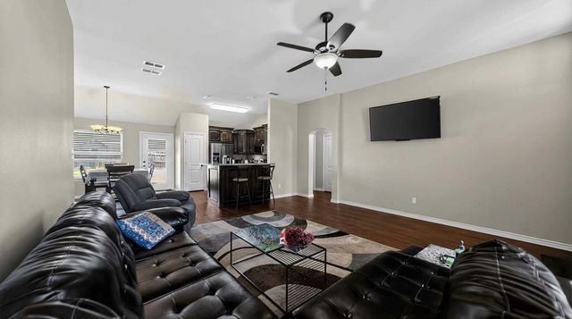 106 Ally Kate Dr, Chandler, TX 75758