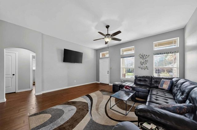 106 Ally Kate Dr, Chandler, TX 75758