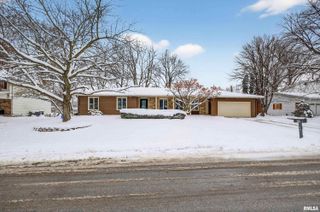 22 OAKBROOK Drive, Bettendorf, IA 52722