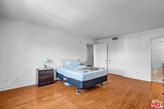 5764 San Vicente Boulevard 201, Los Angeles, CA 90019