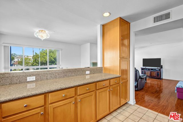 5764 San Vicente Boulevard 201, Los Angeles, CA 90019