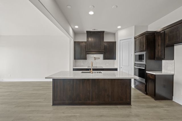 470 Red Maple Road, Waxahachie, TX 75165