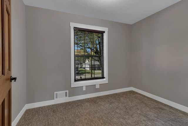 501 Riverside Avenue N, Sartell, MN 56377