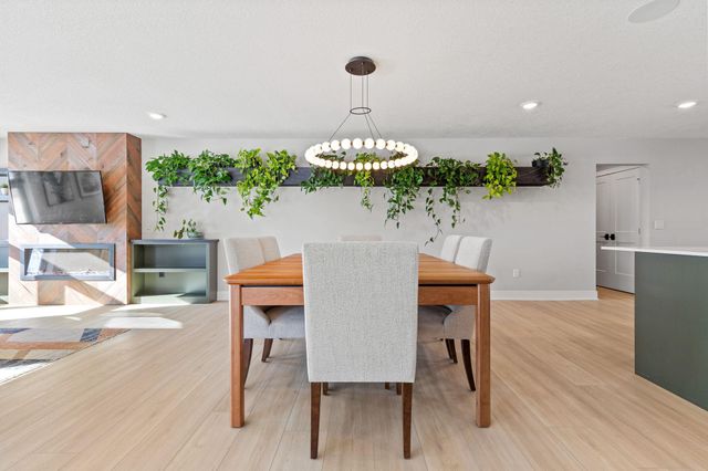 1084 Autumn Oak Lane, Hudson, WI 54016