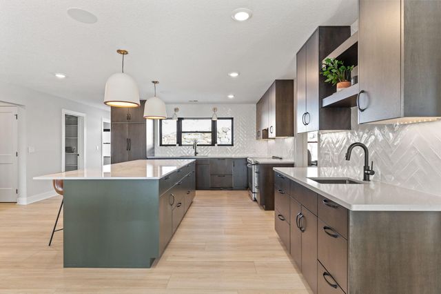 1084 Autumn Oak Lane, Hudson, WI 54016