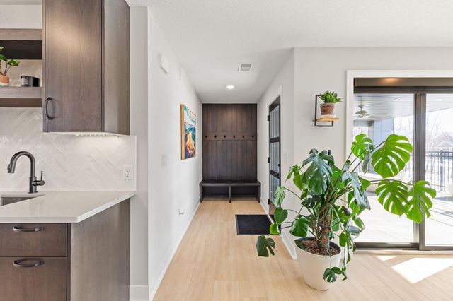 1084 Autumn Oak Lane, Hudson, WI 54016