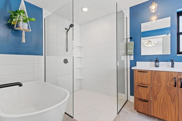 1084 Autumn Oak Lane, Hudson, WI 54016