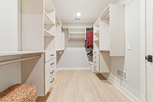 1084 Autumn Oak Lane, Hudson, WI 54016