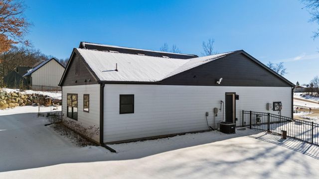 1084 Autumn Oak Lane, Hudson, WI 54016