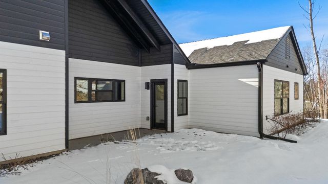 1084 Autumn Oak Lane, Hudson, WI 54016