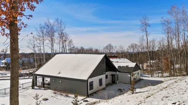1084 Autumn Oak Lane, Hudson, WI 54016