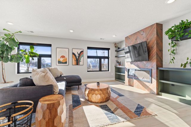 1084 Autumn Oak Lane, Hudson, WI 54016