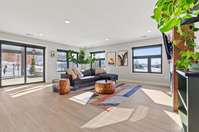 1084 Autumn Oak Lane, Hudson, WI 54016