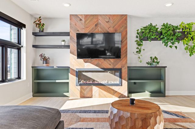 1084 Autumn Oak Lane, Hudson, WI 54016